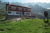 In GRIGNONE, versante nord, da Cainallo sui sentieri estivi 24 Rif. Bietti e 25 Rif. Bogani dom. 29 maggio 2011 - FOTOGALLERY